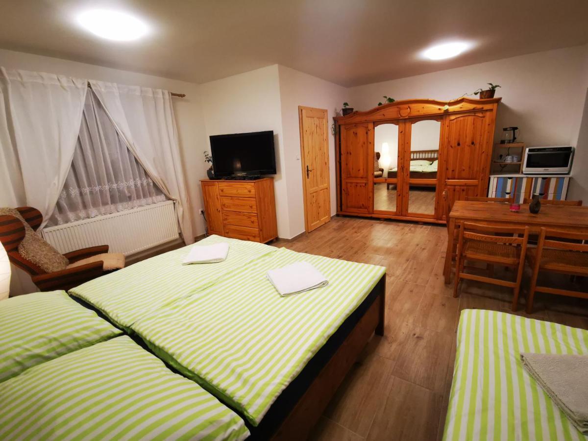 Apartman Na Namesti 55 Daire Drnholec Dış mekan fotoğraf